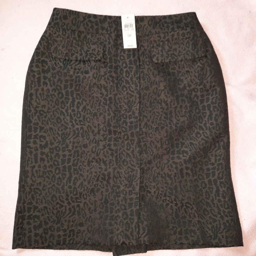 *Brand new with tags* Classy Animal print skirt